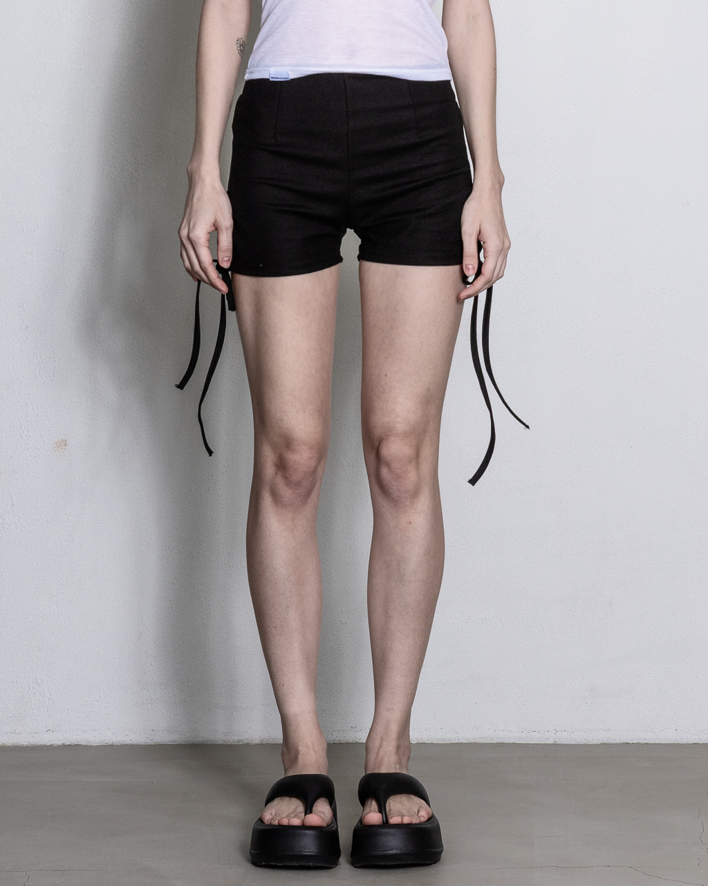 ribbon strap shorts (black)
